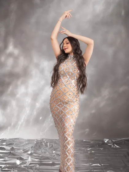 A duplicate of ID 90, this pose is full of life and celebration.
