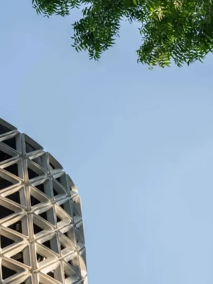 The clean lines of the VERTO tower against a clear blue sky. This image captures the product's elegant silhouette and its role as a modern landmark in the urban landscape.
