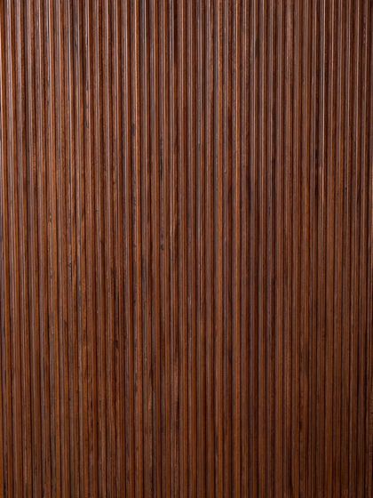 A close-up of the deep texture natural veneer. You can clearly see the rich grain and the pronounced, rounded flutes that make this material so special.