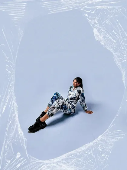 Another creative edit from the 'Shanaya-Verse' shoot, framed to look like a portal. I use artistic concepts to make product-shot content more engaging.