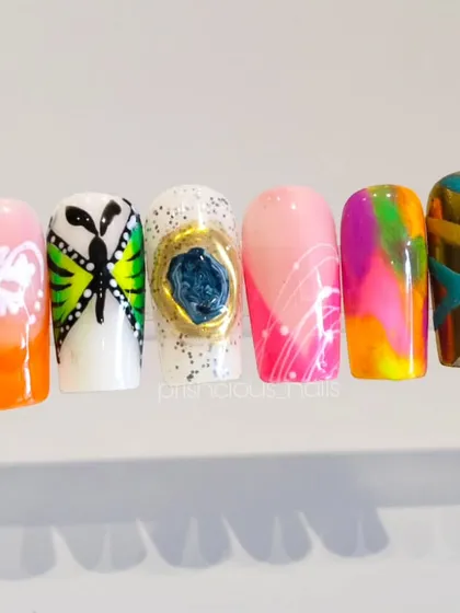 My advanced workshops are like a playground for nail art techniques. I'll guide you through creating a variety of popular designs, including vibrant butterfly wings, abstract pigment art, and intricate chrome detailing.