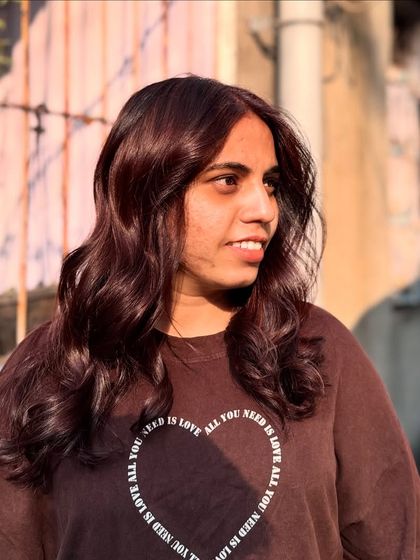 A rich, chocolatey red-brown we call Brownie. This global color is warm, inviting, and looks absolutely delicious, especially when styled in soft waves.