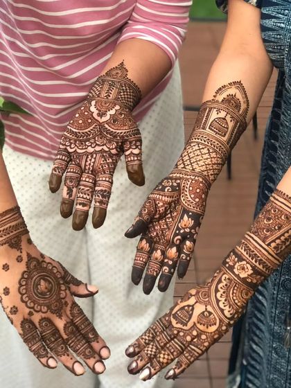 Mehendi for the whole bride tribe! Here are three different yet complementary designs for the bridesmaids, showing how I can create unique looks for everyone in the group.