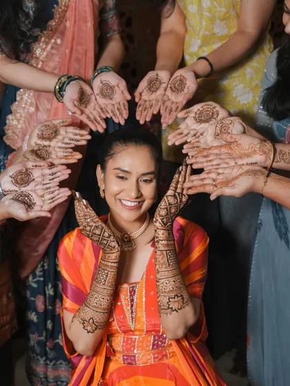 A beautiful moment with a bride and her bridesmaids. This shows how I can create a stunning, full bridal design while also providing complementary, simpler mandala designs for the entire bride tribe.