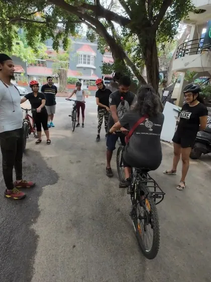 Every session starts with a clear, simple briefing. I walk everyone through the plan for the day, explaining how we will break down the process of learning to ride. It is all about creating a relaxed, no pressure group environment.