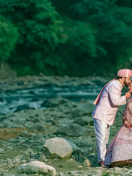 Dressed in traditional elegance, this couple brought a royal vibe to the rugged riverside. This shot shows how we can blend grand ethnic wear with the raw, natural beauty of Rishikesh for a truly unique pre-wedding album.