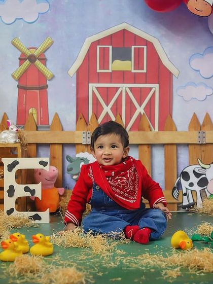 Old MacDonald had a farm, and it was adorable! This farm-themed first birthday shoot features a barn backdrop, hay, and cute animal props for a fun, rustic vibe.