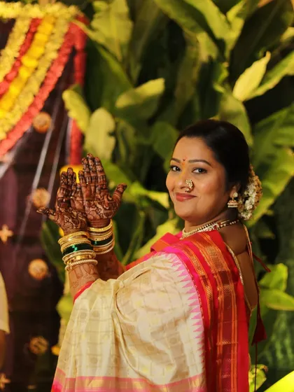 A stunning client in a traditional Maharashtrian look, her dark mehendi stain adding to her bridal glow.
