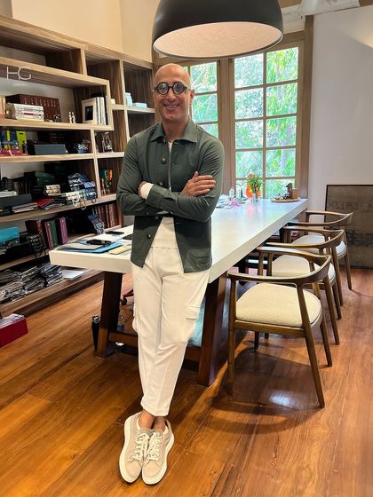 Here I am showing how to be chic at work. I've paired a dark green shacket with crisp white cargo trousers for a look that is relaxed, stylish, and professional.