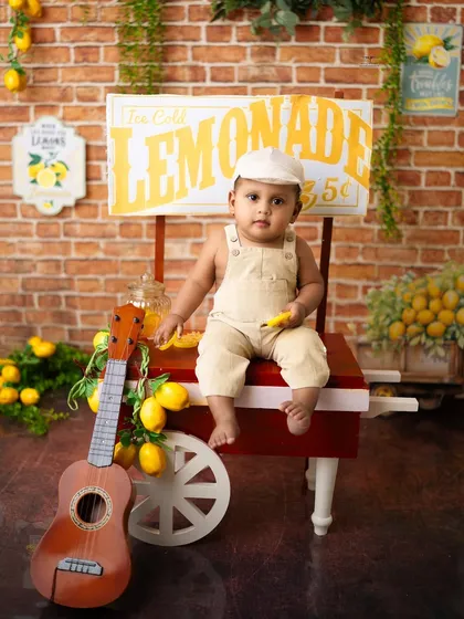 A quiet moment with a guitar at the lemonade stand. I love incorporating different props to add variety and storytelling to a themed session.