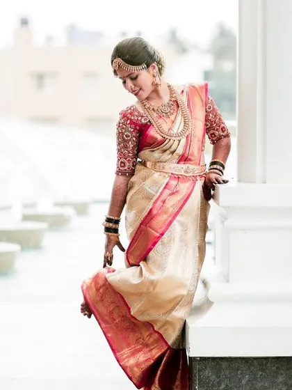 The classic combination of a gold and red Kanchipuram silk saree is a bridal favorite. Here, I've created a radiant look with warm, golden tones on the eyes and traditional temple jewellery to complete the divine Muhurtham appearance.