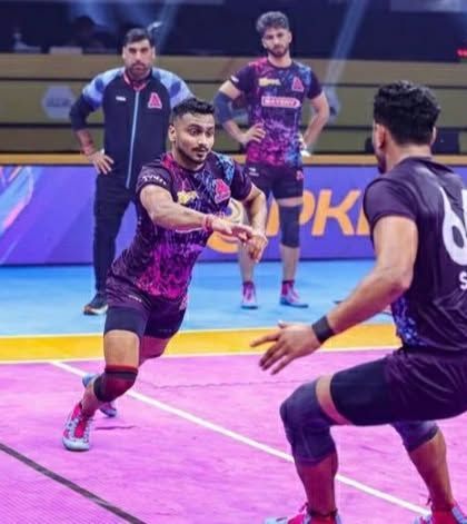 Akshay Soni in a tense standoff with a defender, demonstrating the mental and physical battle of a raid.