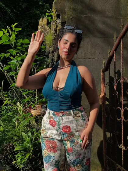 Waving goodbye to my responsibilities. The sunlight hitting just right in this photo highlights the great fit of this outfit.