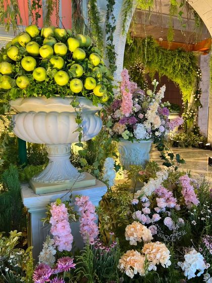 Ethereal Gardens: White & Green Decor photo 36