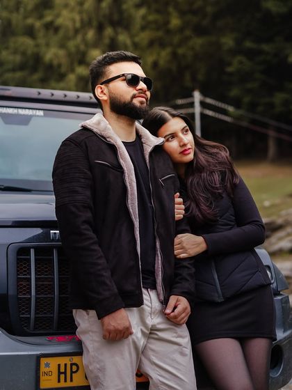 A stylish pose against a Mahindra Thar, blending a sense of adventure with romance during this Manali pre-wedding shoot.