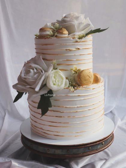 Wedding & Engagement Cakes photo 13