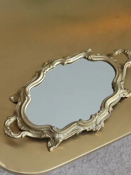 The vintage-inspired baroque mirror tray, a timeless piece that adds a touch of glamour to any space. Its ornate details make it a work of art in its own right.