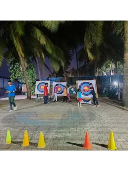 We also hold evening sessions under floodlights, allowing students to practice in a different and often calmer atmosphere.