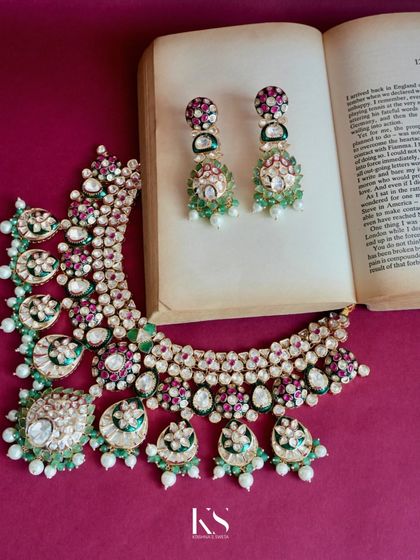 This statement Kundan set, complete with matching earrings, is designed to pull your entire outfit together perfectly.