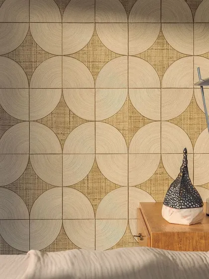 From the Cordes Sensibles collection, this design elevates the craft of rope braiding into a sophisticated geometric pattern. The interplay of curves and textures creates a look of eternal nobility.