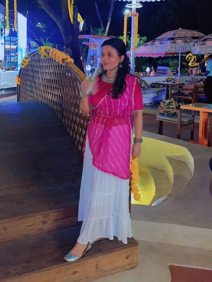 Another look at my Navratri outfit. I love how dressing up in ethnic wear adds to the festive vibe of the season.