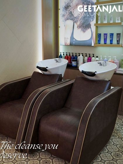 The cleanse you deserve. Our hair wash stations are designed for ultimate comfort and relaxation, setting the stage for a luxurious treatment.