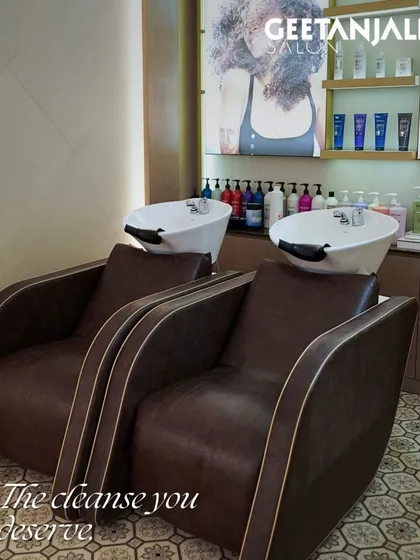 The cleanse you deserve. Our hair wash stations are designed for ultimate comfort and relaxation, setting the stage for a luxurious treatment.