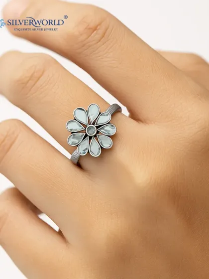This oxidized silver ring showcases a beautiful floral design with polished petals. It's a comfortable and stylish choice for daily wear, reflecting our love for nature-inspired motifs in silver jewelry.