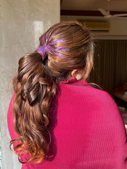 Another angle of the purple glitter ponytail, showing how it catches the sunlight. It's a simple trick to make your hairstyle stand out.
