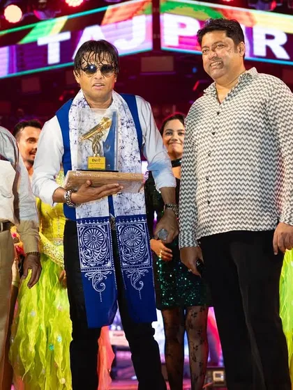 Being felicitated on stage at the Tajpur show in Medinipur. The massive stage setup felt like performing in Gujarat or Rajasthan.