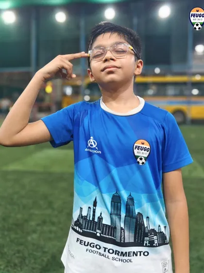 A player shows his smarts with a "thinker" pose during our after-training fun time.