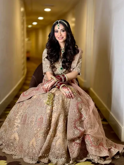 A pro bridal tip: eat before the mandap. A happy, full, and stress-free bride is the most beautiful bride. This bride looks radiant and relaxed in her gorgeous lehenga.