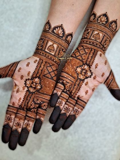 The front view of a geometric siders design. This pattern uses clean lines, checkerboard fills, and floral accents to create a modern yet intricate look.