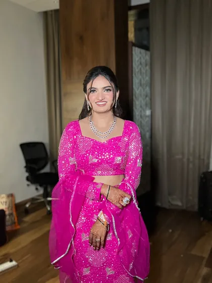 My bride Anuja chose a modern fish-cut lehenga for her cocktail night. I love this refreshing change from the usual flared skirts!