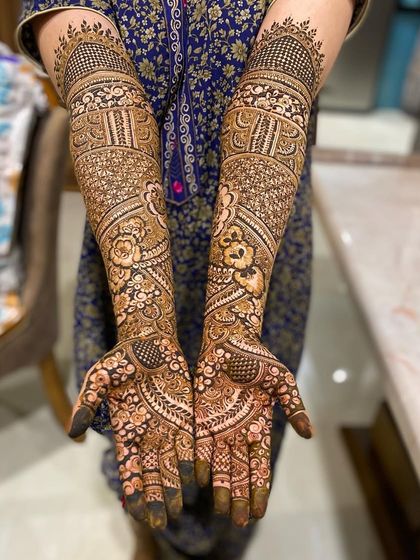 This full bridal mehendi is a beautiful mix of florals, paisleys, and geometric bands, creating a truly unique and intricate design.