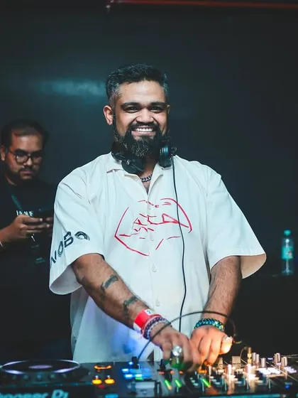 Another smiling shot from the Innellea afterparty. The vibe was just perfect all night.