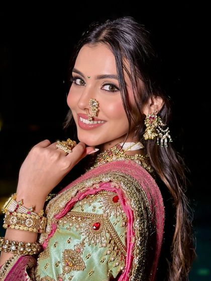 Her happy expression shows how comfortable and beautiful this look feels. It's modern, yet deeply rooted in Maharashtrian tradition.