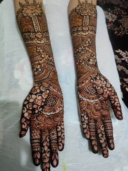 Intricate Bridal Henna photo 38
