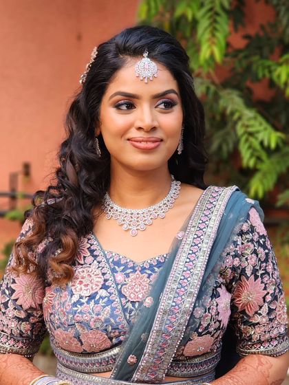 A monochrome palette with a subtle pop of color from the liner. This reception look is sophisticated and modern, with a focus on clean lines and flawless skin.