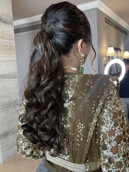 Another view of the messy, high-volume ponytail.