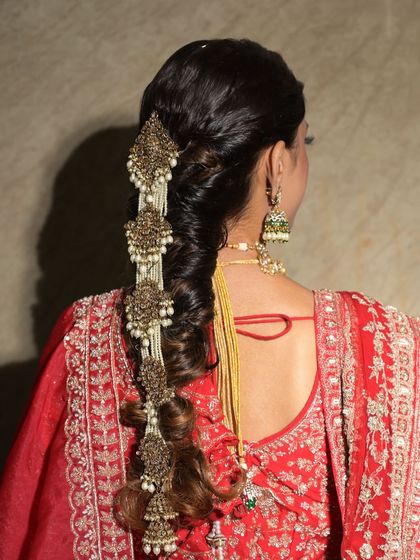 For this look, I used a statement piece of traditional jewelry to adorn the braid, creating a regal and eye-catching effect.