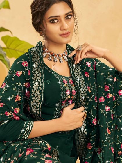 A deep bottle green salwar kameez for a look of pure elegance. The floral thread embroidery and sequins on the georgette fabric are perfect for an evening celebration.