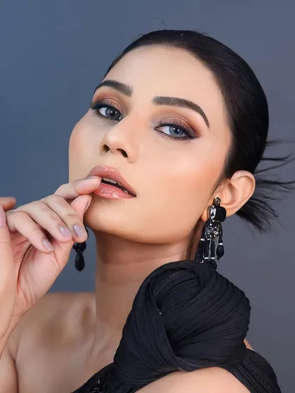 All decked up in details. For this look, we created a soft, smudged liner and a wet-hair look for a clean, modern, and high-fashion vibe.
