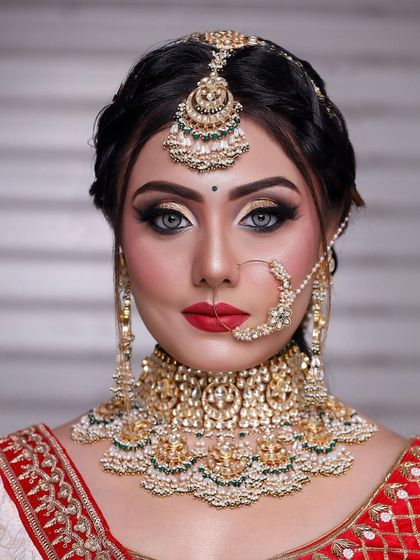 This pearl choker is a classic piece from our collection, available to rent for an elegant and timeless look.