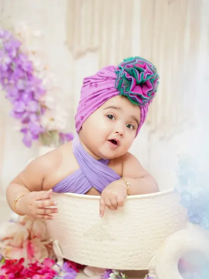 A close-up of this adorable baby peeking over the side of the tub. I focus on capturing these cute, interactive moments.