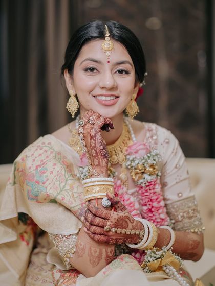 Modern Pastel & Ivory Brides photo 10