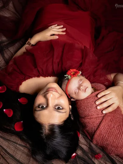 From the first heartbeat to the first cuddle, this is the purest love. These quiet moments between a mother and her newborn are so precious. I capture them from a gentle perspective, focusing on the eternal bond that has just begun.