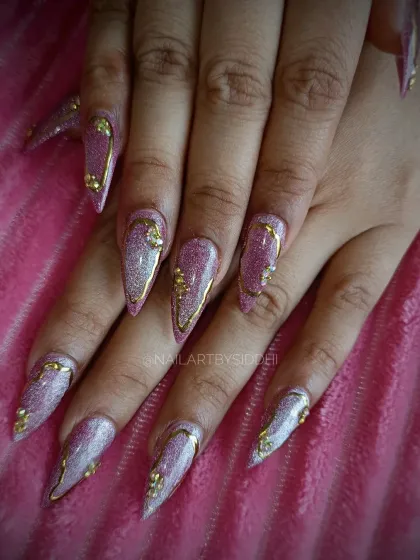 This design combines two popular trends: a vibrant pink cat-eye effect and delicate, embroidery-style line work. It's a great example of how I mix different techniques to create a unique and modern look.