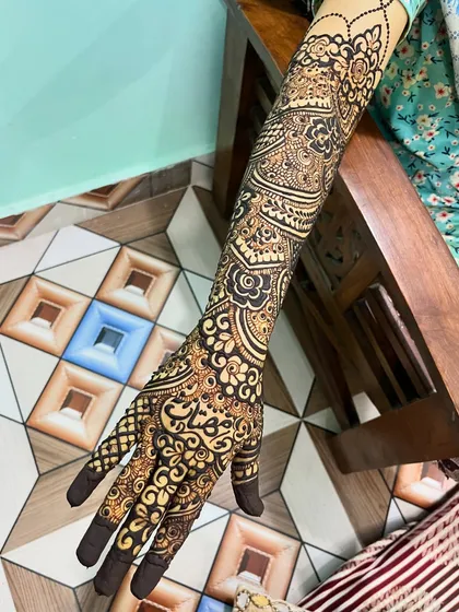 A detailed shot of the side of Muskan's arm, highlighting the different elements like paisleys, nets, and floral bands.