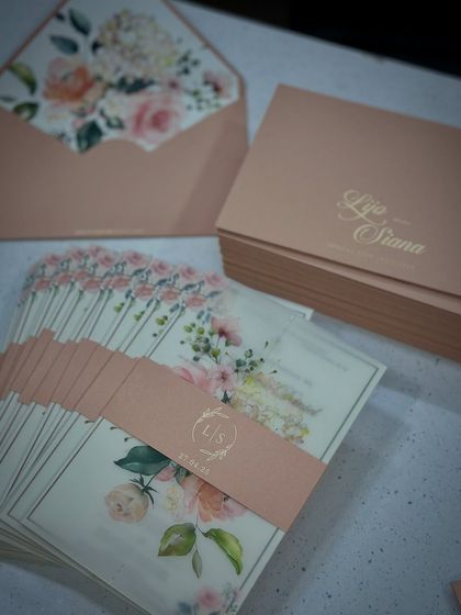 A bestseller for a reason. This dusty pink vellum folder invite with watercolor florals is a timeless and elegant choice for any romantic wedding.